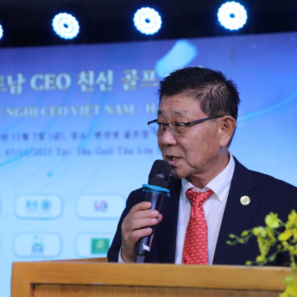 한-베 CEO 골프대회, 쩐 응옥 토 장군 감사패 수여와 함께 사회적 책임 강조